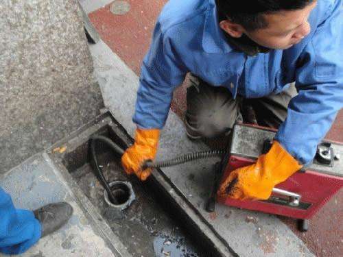 高场办事处疏通下水道