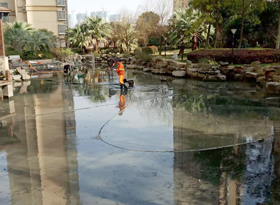 高场办事处景观池淤泥清理